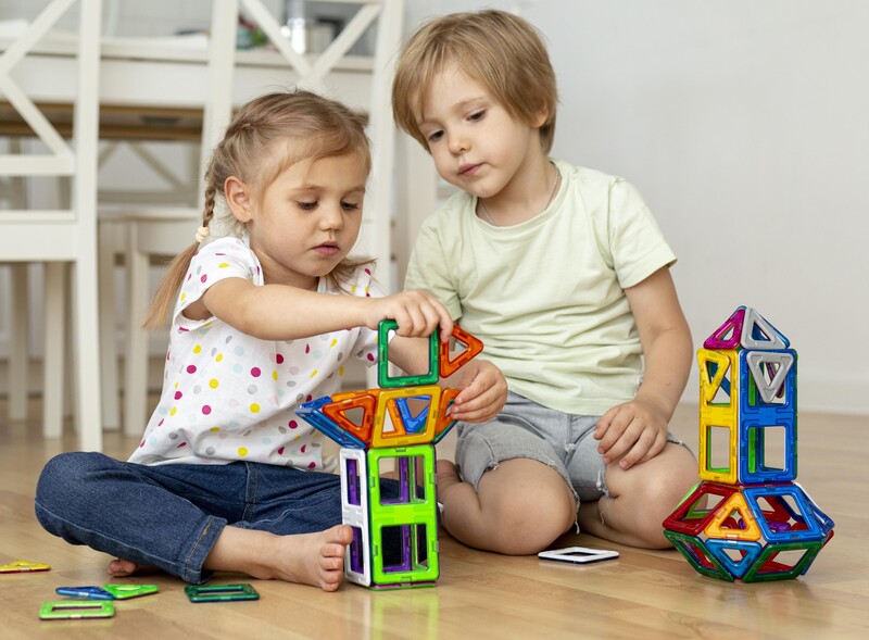 kids-home-playing-with-toys
