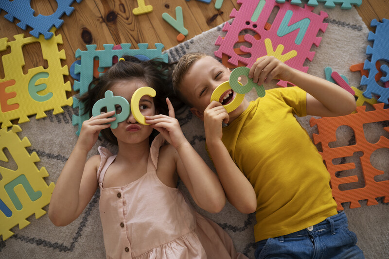 siblings-playing-with-brain-teaser-toys